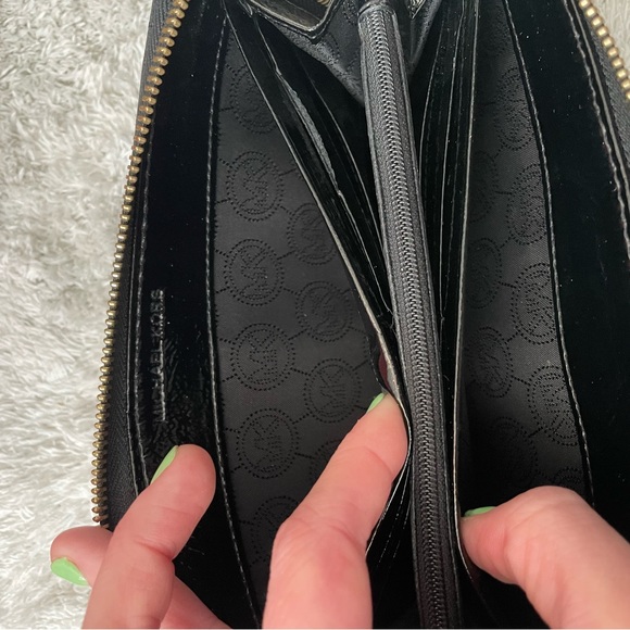 Michael Kors full size zip around wallet - Picture 6 of 6